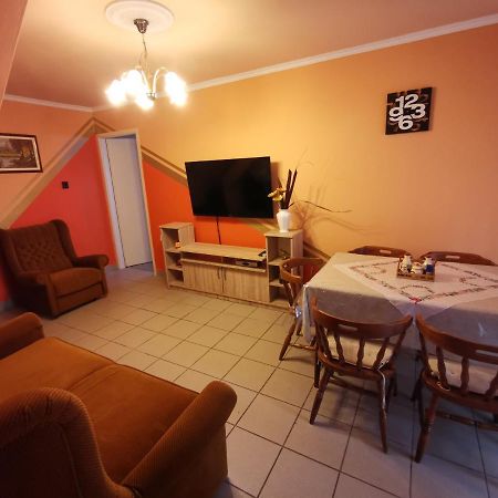 Erika vendégház centrumban Balatonkeresztúr Esterno foto