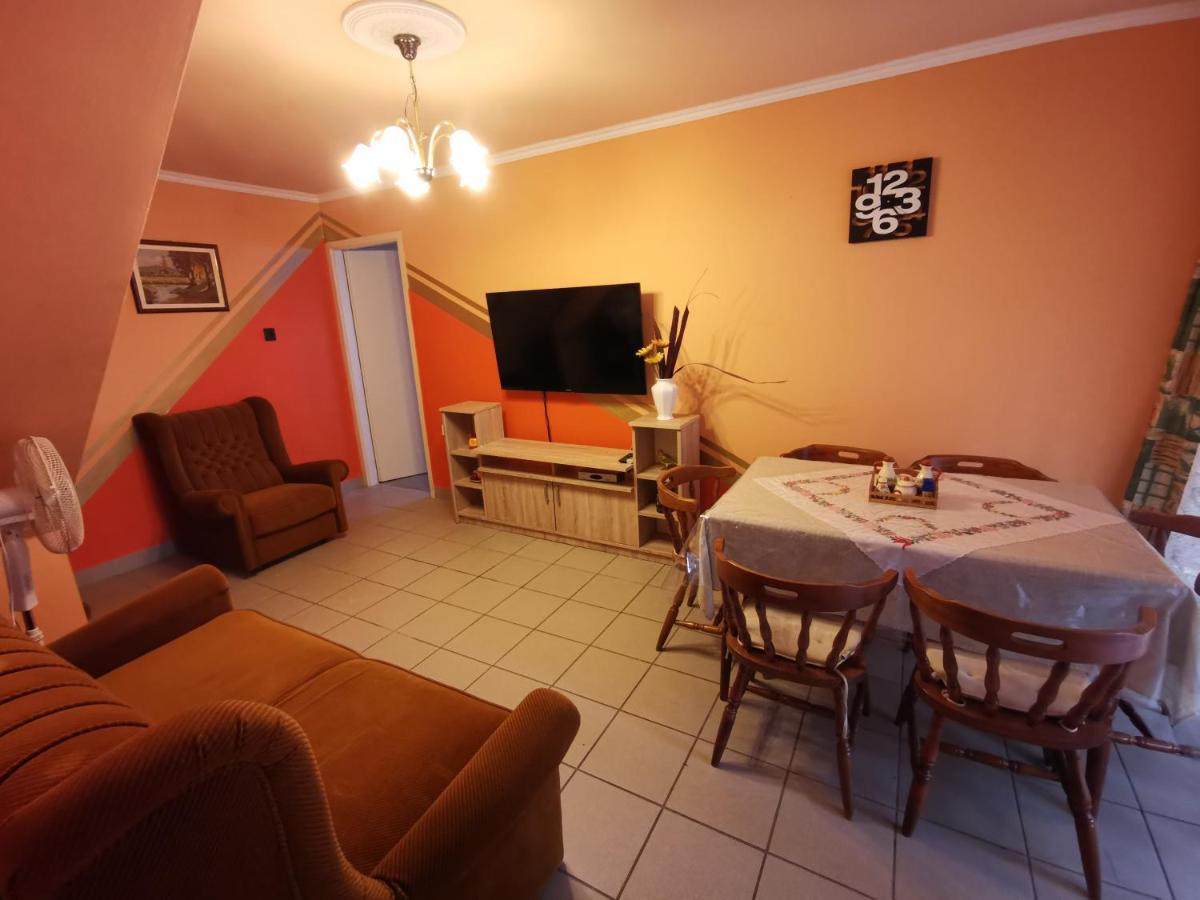 Erika vendégház centrumban Balatonkeresztúr Esterno foto