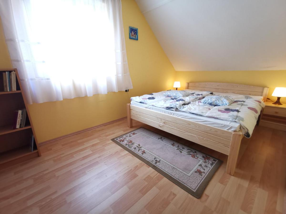 Erika vendégház centrumban Balatonkeresztúr Esterno foto